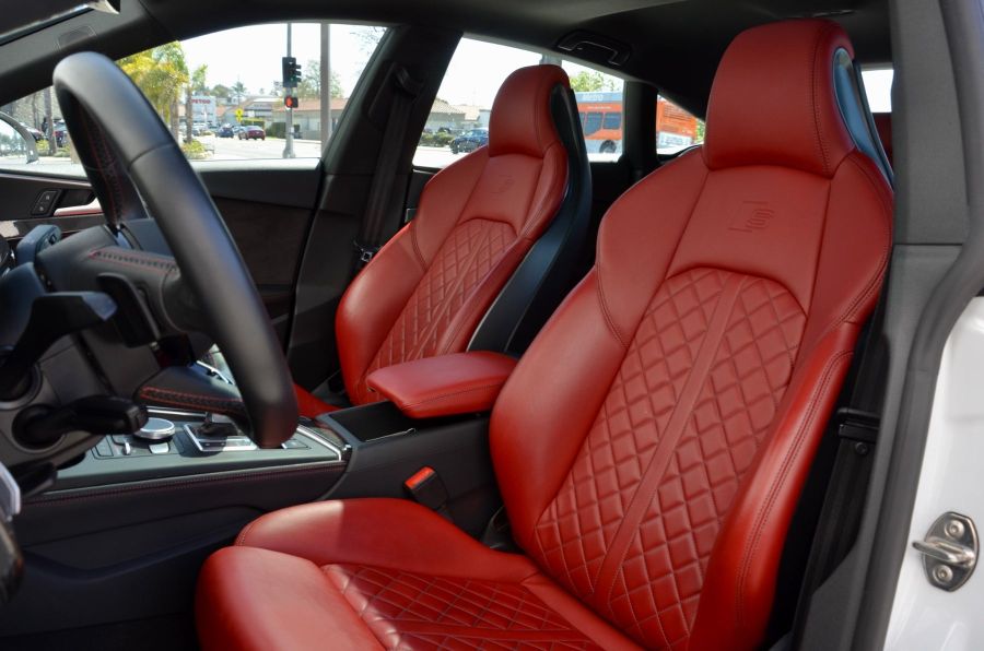 Audi S5 Sportback Technik interior, front seats in red quilted leather