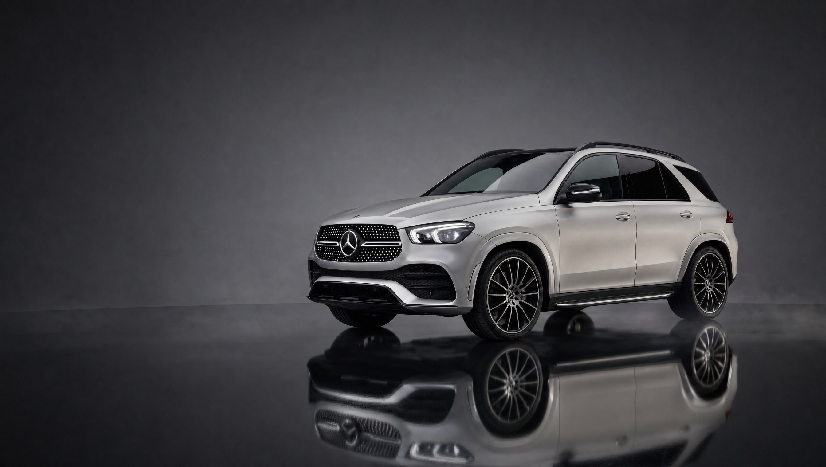 Mercedes-Benz GLE 350, front three-quarter view