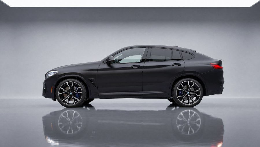 BMW X4 M Competition, side profile
